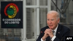 美國總統拜登在安哥拉本格拉附近的食品加工廠參加洛比托跨非洲走廊高峰會。 (2024年12月4日)