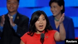 美國國會議員孟昭文2016年7月27日在費城舉行的美國民主黨全國代表大會上講話。