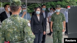 台灣總統蔡英文視察一個沒有透露地點的防空導彈基地。（2020年9月11日）