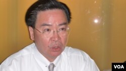 民進黨政策會執行長吳釗燮(美國之音張蓉湘) 