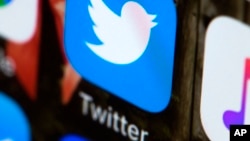 手機上推特應用程序。