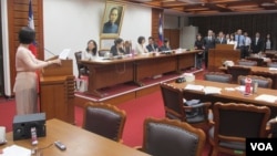 台湾立法院教育及文化委员会星期四质询的情形