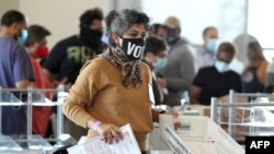 11月5日，佐治亞州夫富爾頓縣選舉官員整理點票。