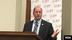 眾議院外交委員會亞太小組委員會主席約霍在國會山一場2049項目研究所座談會發表演說(美國之音鍾辰芳拍攝)