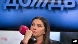 “雨電視”導演娜塔莉亞·辛迪耶娃（Natalya Sindeyeva）於2014年2月4日在其俄羅斯莫斯科頻道總部舉行的新聞發布會上等待提問。（美聯社照片）