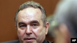 坎貝爾說美國在南中國海域主權問題上不和任何一方站在同一邊。