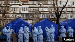 北京的防疫工作人員。