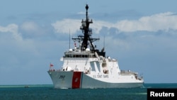 美國海岸警衛隊的伯索夫號巡邏艦2012年6月29日駛入夏威夷珍珠港，準備參加環太平洋軍事演習。