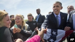 美国总统奥巴马2015年5月20日上午乘坐空军一号抵达康涅狄格州格罗顿-新伦敦机场