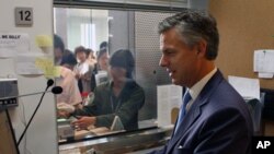 洪博培大使在使館領事部