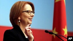 澳大利亞總理吉拉德2013年4月8日在上海浦東中國幹部學院回答客人的提問 