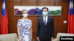 美國在台協會駐台北辦事處處長孫曉雅2021年8月9日在台北拜會台灣外交部長吳釗燮。 （台灣外交部推特）