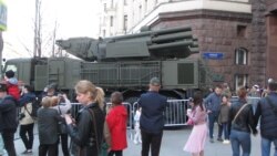 俄在中国门前大阅兵展示超级巨炮等新式武器