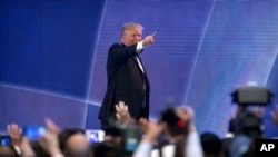 美国总统川普在APEC峰会讲话