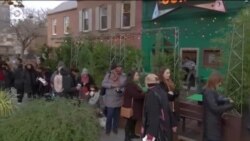 Мишель Обама раздала автографы по случаю годовщины выхода мемуаров