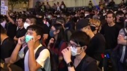 2019-09-26 美國之音視頻新聞: 大批市民及示威者在灣仔伊館外堅持五大訴求