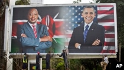 美國總統奧巴馬星期五抵達肯尼亞首都內羅畢訪問，當地已經懸掛起肯尼亞總統肯雅塔和他的大型海報。