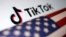 TikTok標誌和美國國旗（路透社）