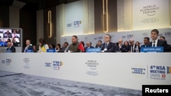 在达沃斯举行的有关乌克兰问题的国家安全顾问国际会议。（2014年1月14日）