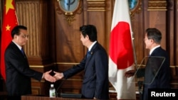 中日韩三国领导人2018年5月9日会后共同见记者（路透社）