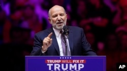 盧特尼克將領導負責美中貿易戰事務的關鍵政府機構，但盧特尼克與中國密切的商業往來成為焦點。 (美聯社：2024年10月27日)