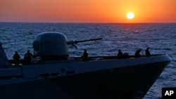 資料照：一艘德國護衛艦在利比亞海岸附近執行救援任務。 （2016年3月25日）