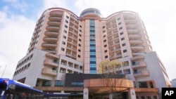 ສຸນ​ລວມ​ຕົວ​ກັນ​ຕັ້ງ​ຢູ່​ພູ​ເພັດ ຫຼື ​ຄຸມ​ກັງ ໃນ​ປະ​ເທດ ເກົາຫຼີ​ເໜືອ, 7 ສິງ​ຫາ 2009.