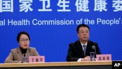 ທ່ານ ຫວັງ ຫລີປິ່ງ ນັກວິໄຈຈາກ CDC ຈີນ ກ່າວທີ່ກອງປະຊຸມລາຍງານສະຖານະການ ຢູ່ທີ່ National Health Commission ທ່າມກາງຄວາມກັງວົນກ່ຽວກັບໄວຣັສ HMPV ທີ່ທາງຕອນເໜືອຂອງຈີນ ທີ່ນະຄອນຫຼວງປັກກິ່ງ, ວັນທີ 12 ມັງກອນ 2025 (AP Photo/Andy Wong).