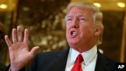 美國當選總統川普1月13日在紐約川普大樓談論美中關係。