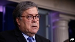 司法部長巴爾在白宮新聞簡報室談新冠病毒疫情問題。(2020年4月1日)