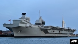 英國皇家海軍“伊麗莎白女王”號（HMS Queen Elizabeth）航母停泊在英國南部一個港口。（2019年6月5日）