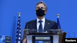 美国国务卿布林肯在布鲁塞尔出席与北约秘书长斯托尔滕贝格的联合记者会。（2021年4月14日）