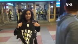 NBA奇才队对阵广州龙狮队 香港球迷场上抗议