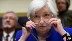 聯儲局主席耶倫星期三在眾議院金融服務委員會就美國貨幣政策作證。