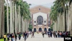 台湾大学校园 (美国之音张佩芝摄，2017年11月23日)