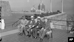 Квебекская конференция, 1944 года. Слева направо: Александр Кембридж, граф Атлон, президент США Франклин Рузвельт, премьер-министр Великобритании Уинстон Черчилль и премьер-министр Канады Маккензи Кинг.