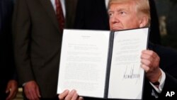 美国总统川普2017年8月14日签署备忘录，对中国进行贸易调查