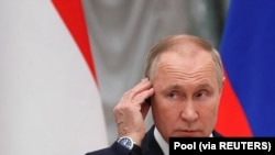 俄羅斯總統普京在與匈牙利總理奧爾班會晤後出席新聞發布會。（2022年2月1日）