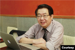 位于台北的政治大学国关中心兼任研究员严震生