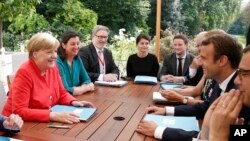 法國總統馬克隆德國總理默克爾以及西班牙等國領導人在巴黎會談（2017年美聯社）