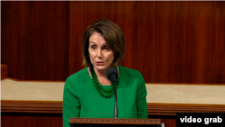 眾議員議長佩洛西在眾議院議事廳發言。(2019年10月15日)