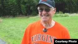 70歲的維吉尼亞大學校友。