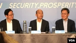 台灣國民黨總統參選人韓國瑜（中）11月14日在台北接受外國記者採訪。 ( 美國之音齊勇明拍攝)