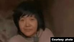 中国徐州丰县被锁链栓住的八孩妈妈