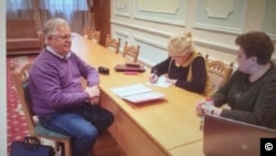 烏克蘭共產黨領袖西蒙年科（Simonenko）自己的臉書上發佈了向中央選舉委員會遞交參加總統選舉申請的照片。