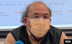 香港民意研究所副行政总裁钟剑华表示，香港目前有如以紧急法治港，担心社会自由逐渐消失。