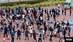 香港特首林郑月娥表示，全民强检将会按市民出生的年份接受预约，减低排队轮候检测时，太多人群聚集的不理想情况出现 (美国之音 汤惠芸)