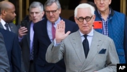 罗杰·斯通走出联邦地区法院。(2019年3月14日)