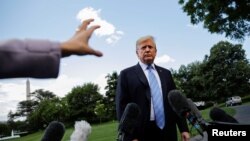 特朗普總統前往路易斯安那州前在白宮對記者談話。 (2019年5月14日)
