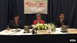 “選擇美國投資峰會”台灣代表團團長何美玥記者會(美國之音鍾辰芳拍攝)